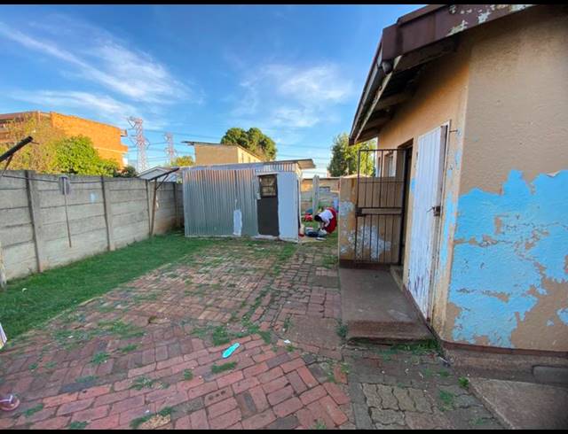 8 BEDROOM HOUSE FOR SALE IN KEMPTON PARK WEST